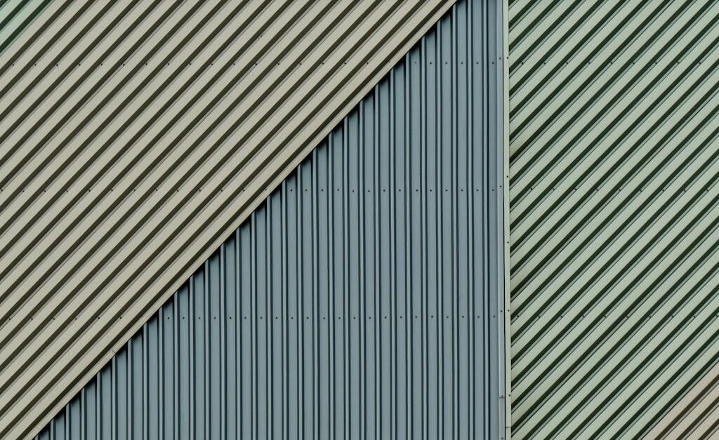 Ściana na magnes 24 V – modułowe meble i oświetlenie bez wiercenia dla elastycznego domu