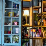 Regały akustyczne z rezonatorami Helmholtza – meble, które wyciszają salon, sypialnię i biuro domowe