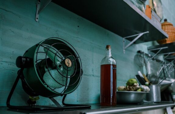 Ściana, która magazynuje ciepło – dekoracyjne panele PCM do salonu i sypialni