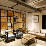 Meble na szynach sufitowych – przestawiasz układ mieszkania w 30 sekund