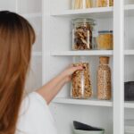 Pasywna spiżarnia ścienna w kuchni – chłodzenie bez prądu, które naprawdę działa