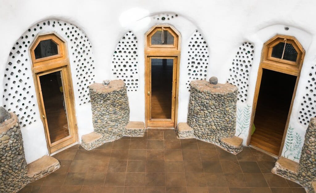 Meble i ściany z materiałem zmiennofazowym PCM – pasywne chłodzenie mieszkania bez klimatyzacji