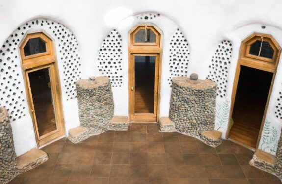 Meble i ściany z materiałem zmiennofazowym PCM – pasywne chłodzenie mieszkania bez klimatyzacji