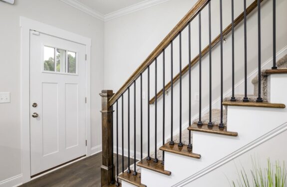 Szyna 24 V w listwach przypodłogowych – ukryta energia dla lampek, sensorów i ładowarek bez kucia ścian