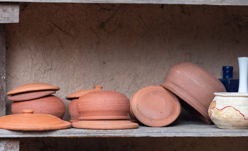 Zimna spiżarka 2.0 – parująca szafka z gliny i ceramiki do kuchni bez dodatkowego prądu